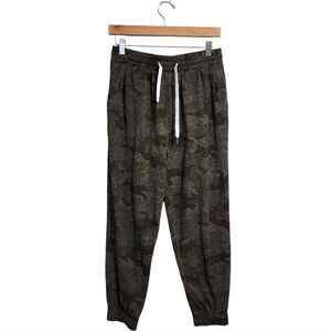 FEAT Roam Camo joggers loungewear‎ activewear Size Medium